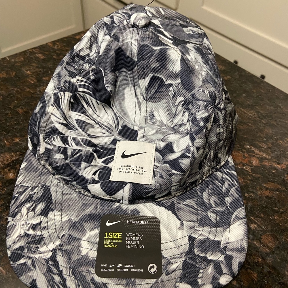 Nike Floral Women's Hat - Black and White